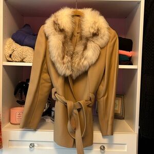 Discover timeless elegance with this vintage tan coat, featuring a luxurious fur